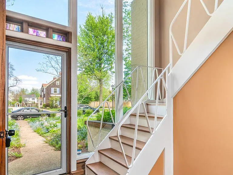 27 Morris Ave — Photo 4