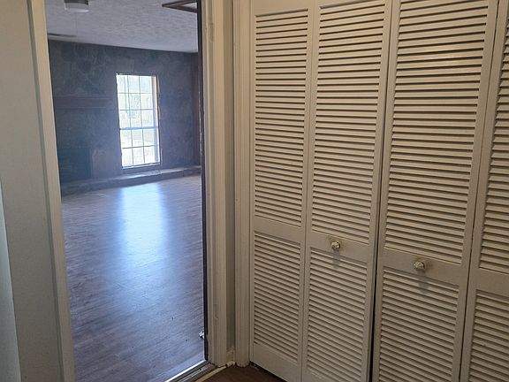 4th image of 8119 Taylor Rd