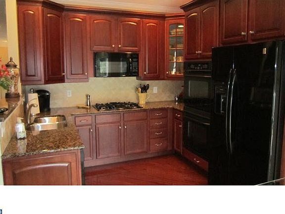 4th image of 142 Farm Meadows Ln