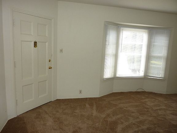 5th image of 9939 Park St