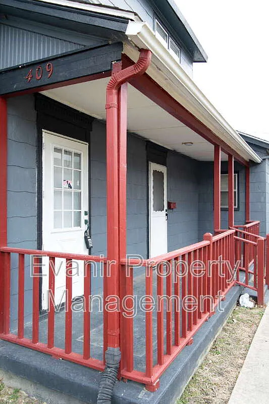 3 bed, 1.0 bath, 1118 sqft, $1,175 — Photo 3