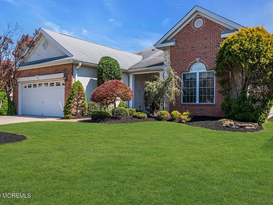 1st image of 39 Baltusrol Drive