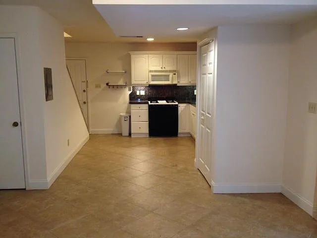 886 Durant Pl NE #4 — Photo 3