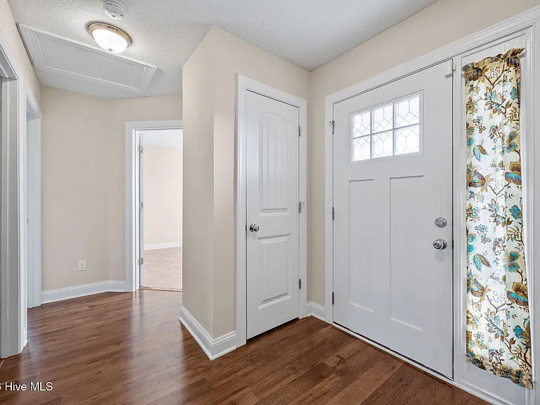 320 Aquamarine Cir — Photo 2