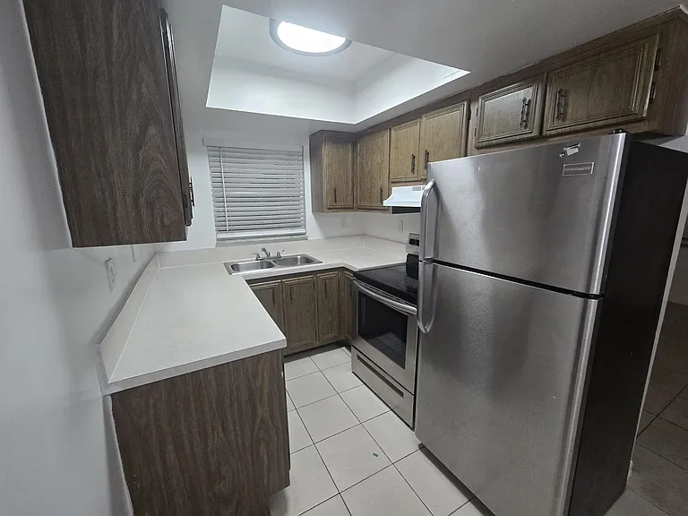 100 NE 9 St Pompano Beach, FL 33060 — Photo 3