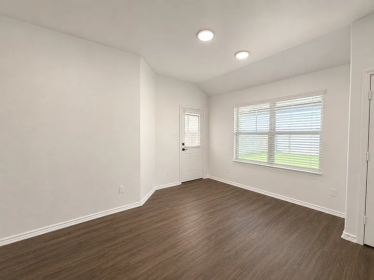 621 Xanadu Dr — Photo 8