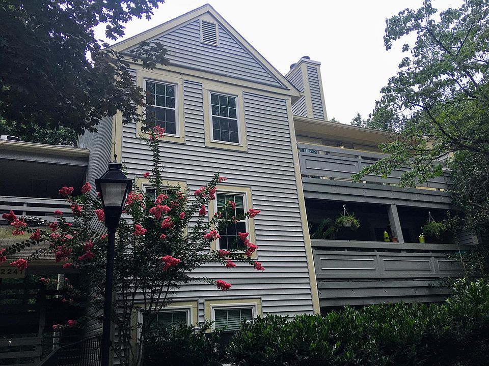 2241 Lovedale. Top floor, balcony, loft, skylights and more!