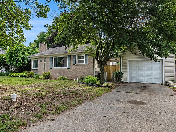 3rd image of 810 Maryland Ave