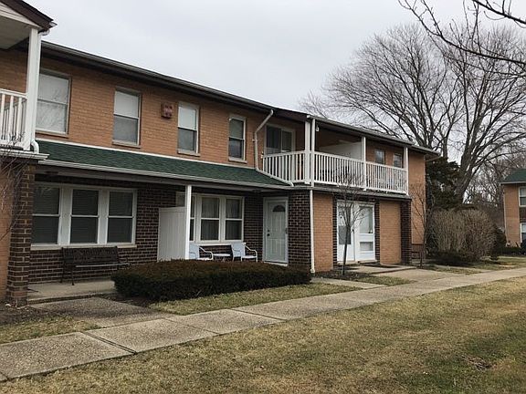 3rd image of 131 Artist Lake Dr