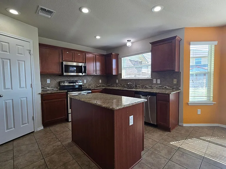 9702 Adeel Dr — Photo 5