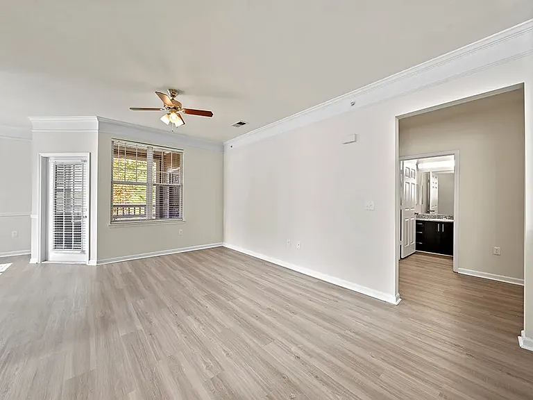 Grand Oaks Apartment Homes — Photo 8