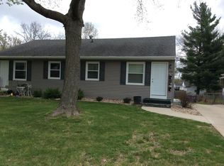 1621 10th St NW #D, Cedar Rapids, IA 52405