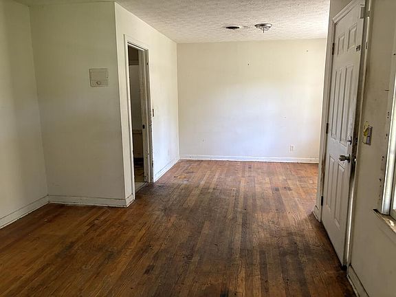 2nd image of 4705 Sentry St