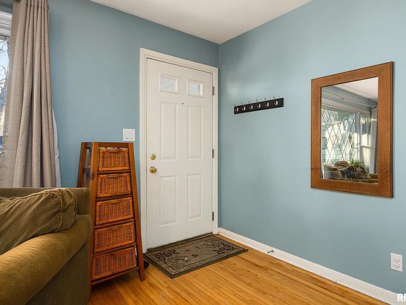 4th image of 631 W Laclaire Ln