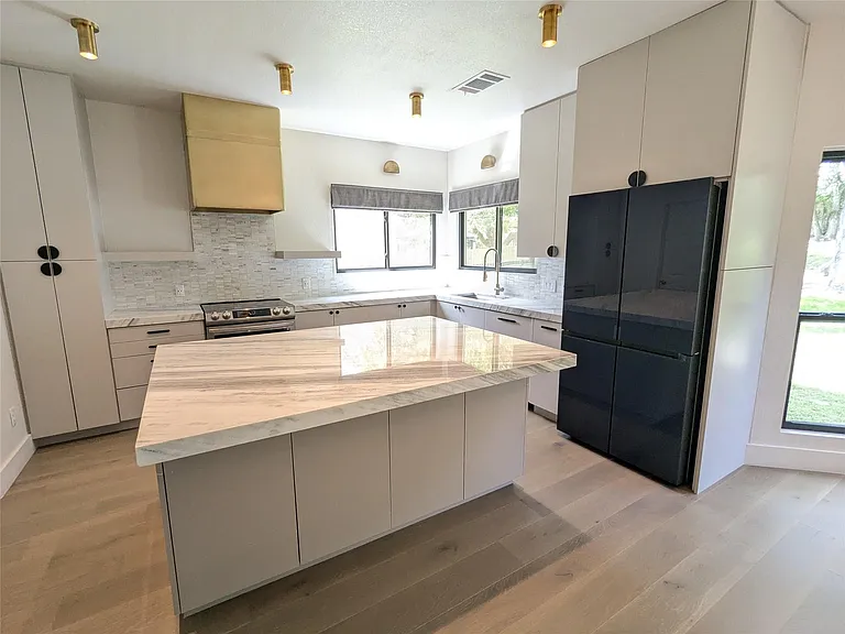 9257 Scenic Bluff Dr — Photo 13