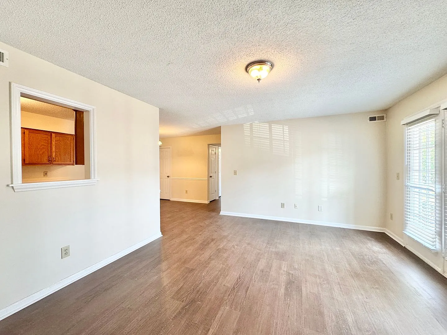2 Bedroom off W Friendly Ave! — Photo 3