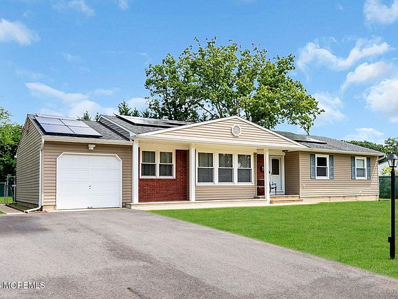 3rd image of 73 Newbury Road