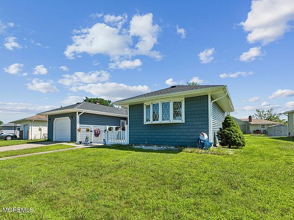 5th image of 281 Harrington Drive N