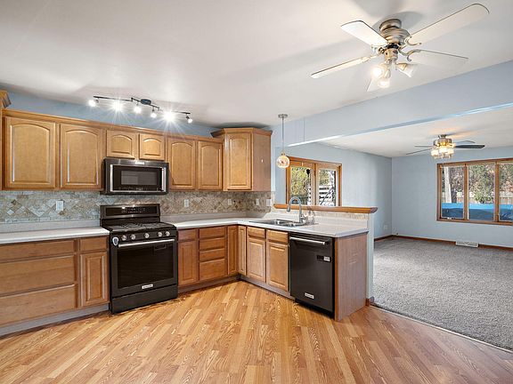3rd image of 9542 Roosevelt Pl
