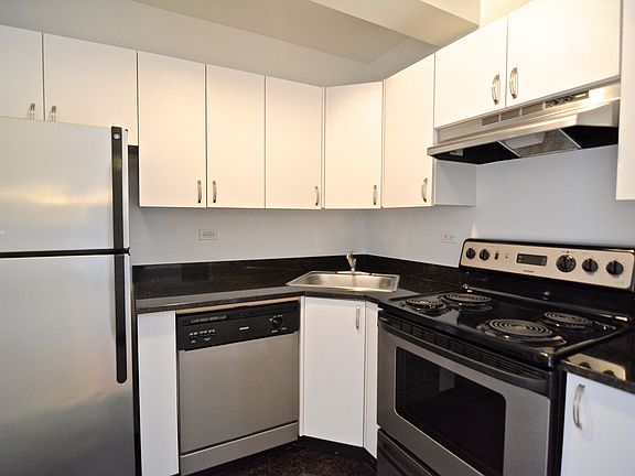 2nd image of 219 E 69th St APT 6B