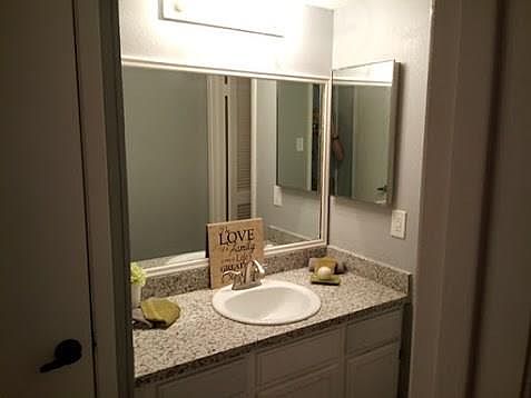 4th image of 1522 Poplar Cove St