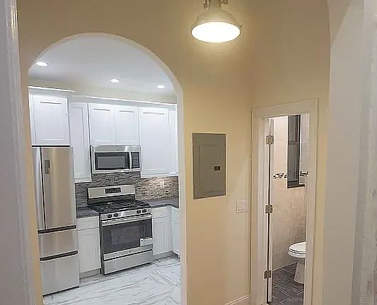 4th image of 21 Bank St APT 4R