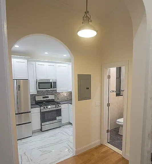 21 Bank St #4R — Photo 4