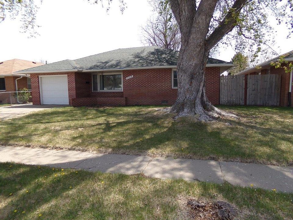 1st image of 2318 W 1st St