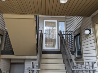 5 Sam Bonnell Dr, Clinton, NJ 08809