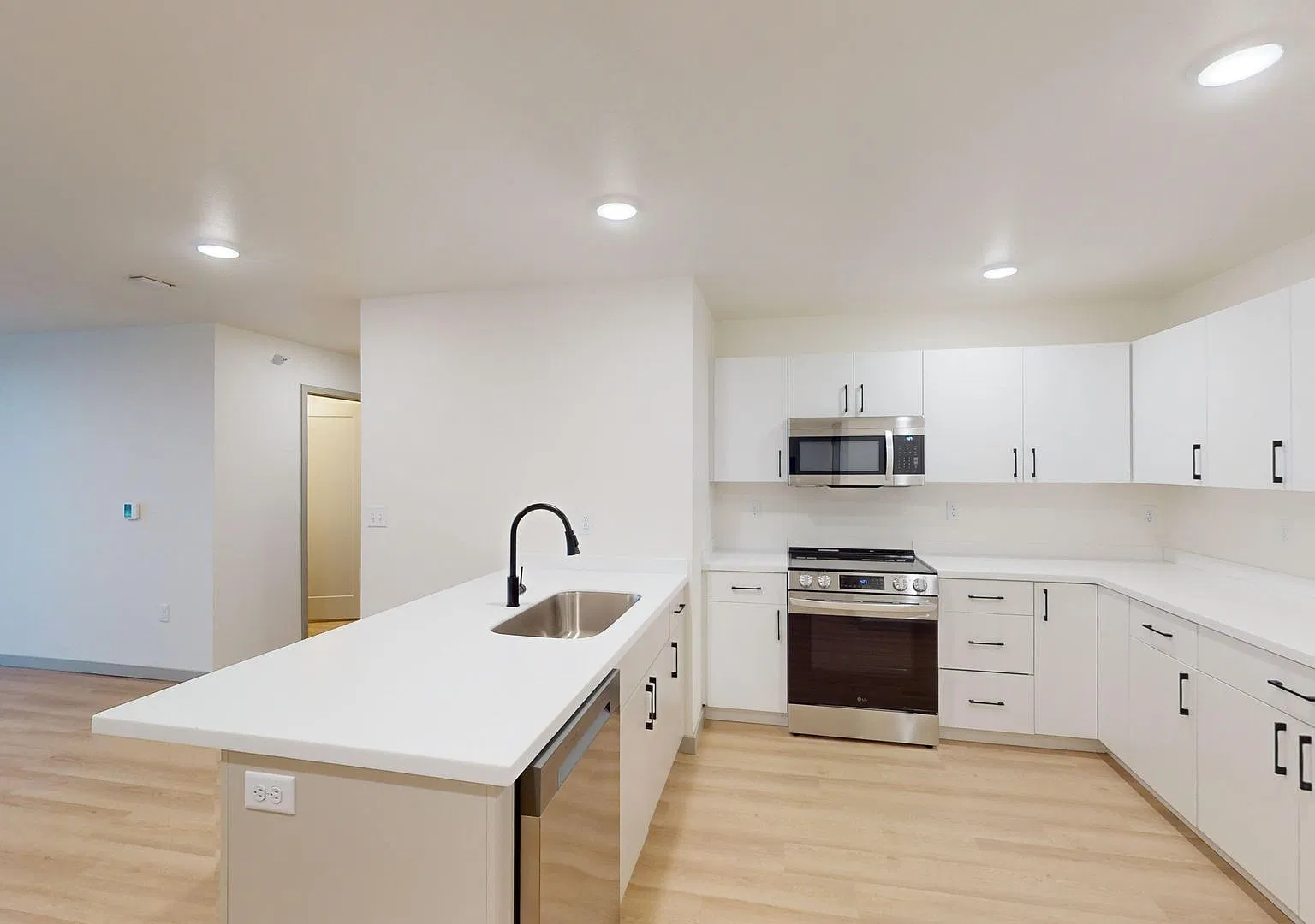 Jefferson Reserve Apartments — Photo 1