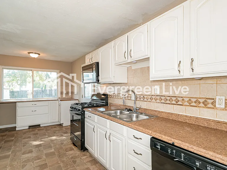 4902 Bristol Rock Rd — Photo 8