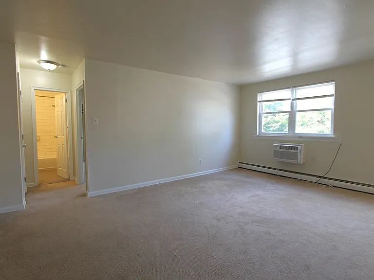 West Walnut Lane Apartments — Photo 24