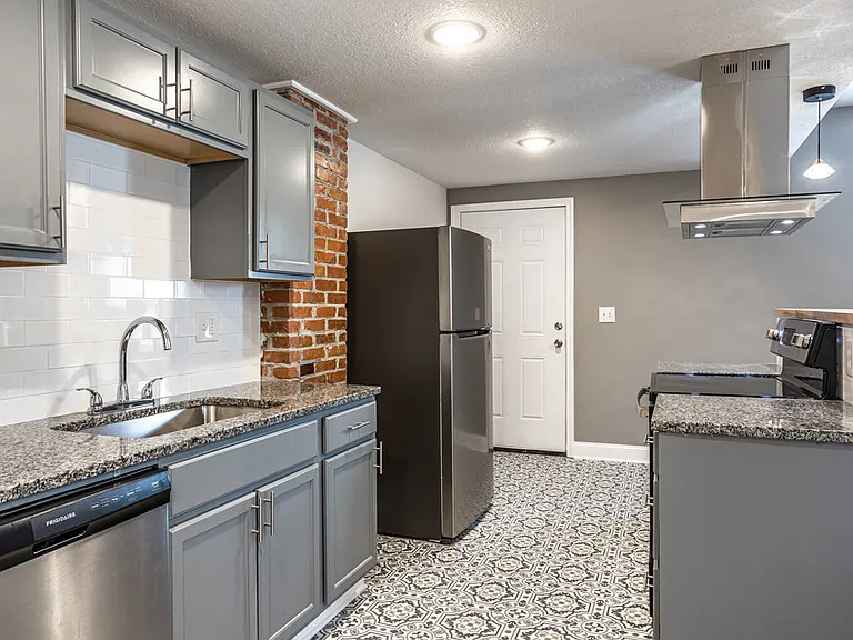 3605 Summit St #9 — Photo 3