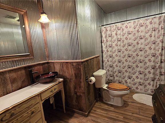 5th image of 11796 Leonard Rd