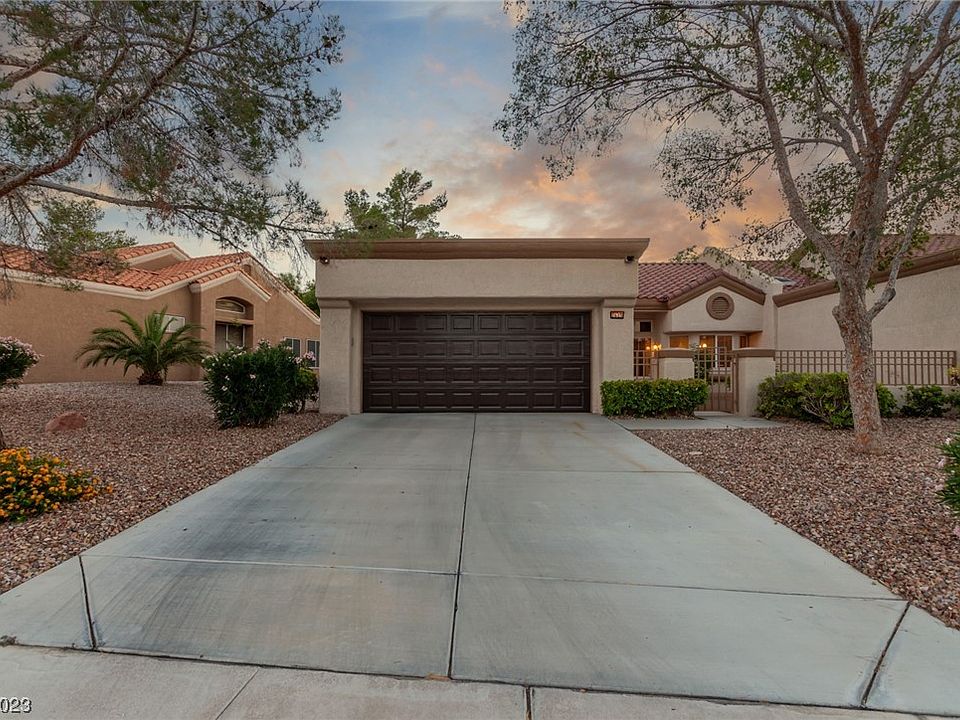 1st image of 2625 Desert Glen Dr
