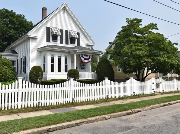 82 Linden St, Whitman, MA 02382