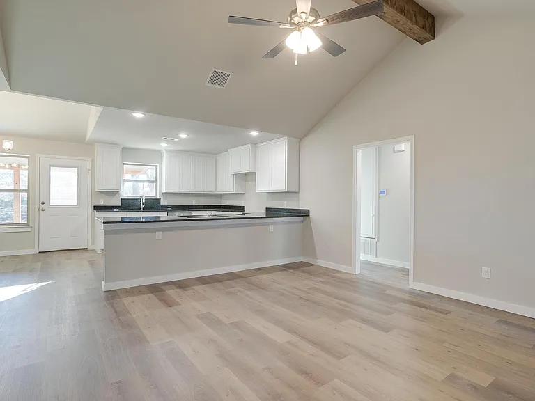 305 Bentley Dr — Photo 35