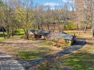 4318 Far Hill Dr, Bloomfield Hills, MI 48304
