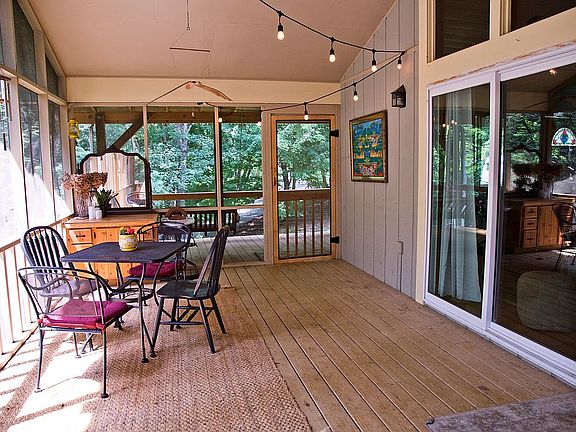 Upstairs screen porch