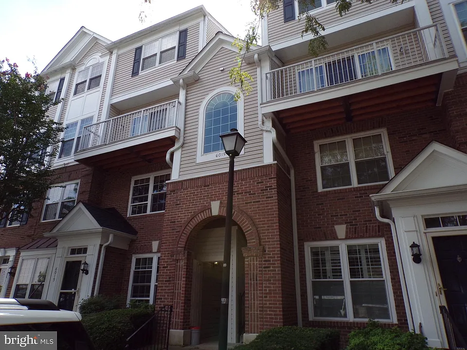 6015 Terrapin Pl #302
