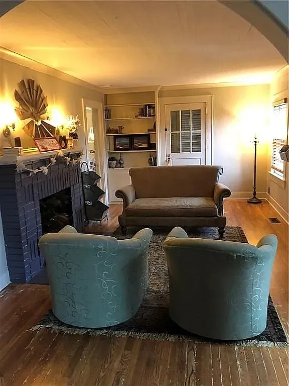 2 bed, 1105 sqft, $1,950 — Photo 3