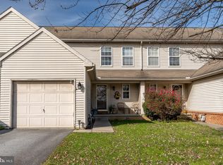 220 Parklawn Ct, Lancaster, PA 17601