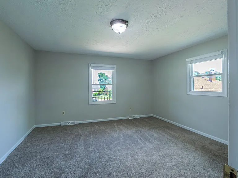 10 Rose Ave #2 — Photo 10