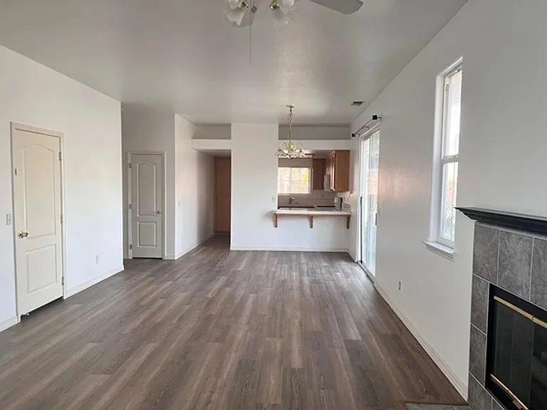 932 Calle Cynthia — Photo 2