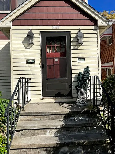 3 bed, 2100 sqft, $1,650 — Photo 2