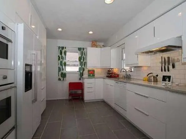 281 1st St SE, New Brighton, MN 55112