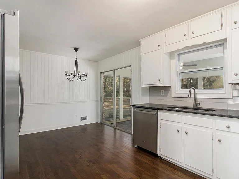 1623 Moncrief Cir — Photo 4