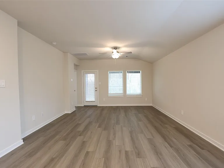 6686 Lahna Oak Dr — Photo 3