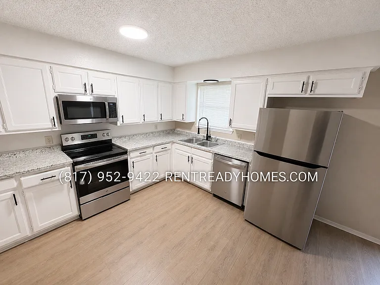 4404 Willow Crest Dr — Photo 2