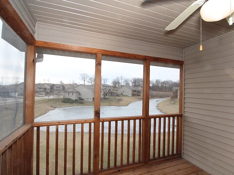 233 Woodfield Ct — Photo 19